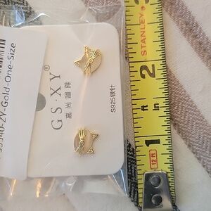Super cute Gold in color cat head earrings